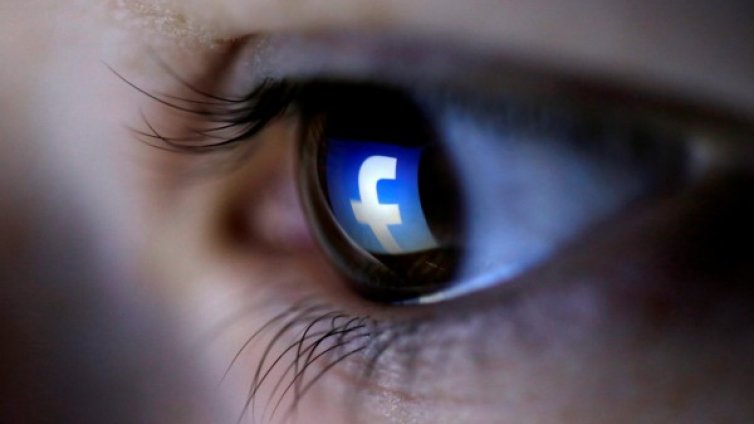 Защо се гневим срещу Facebook? Ползваме го доброволно!