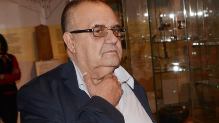 Ексшефът на НИМ подписвал договори с дъщеря си