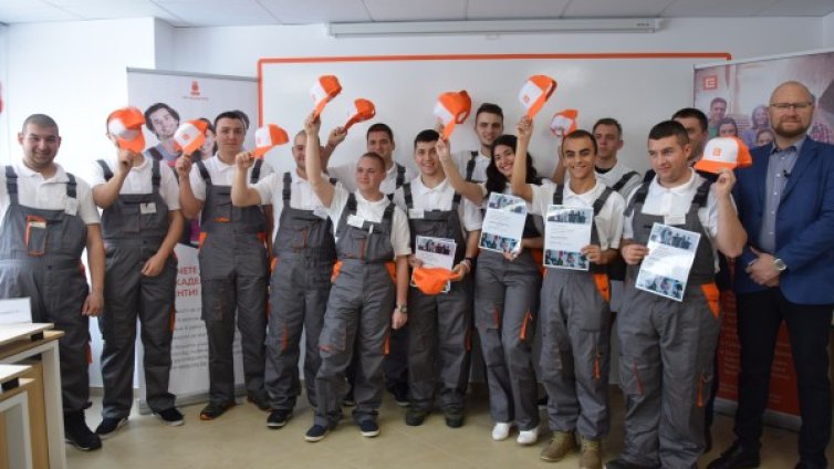 ЧЕЗ отново раздаде стипендии на ученици от 12 клас