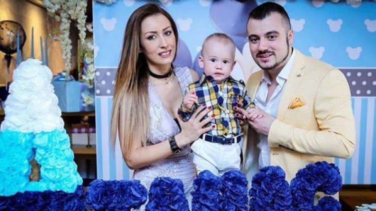 Джена сияе, Атанас Стоев-Трети със светски дебют