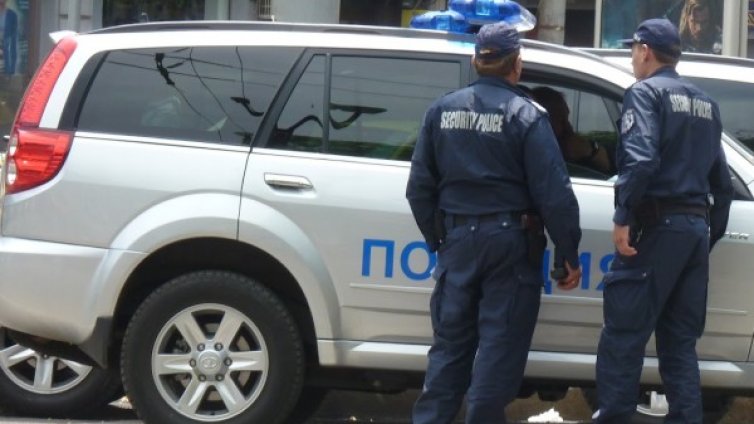 Дупка за милиони: Полицаи на заплата пък пенсионери с пенсии!?