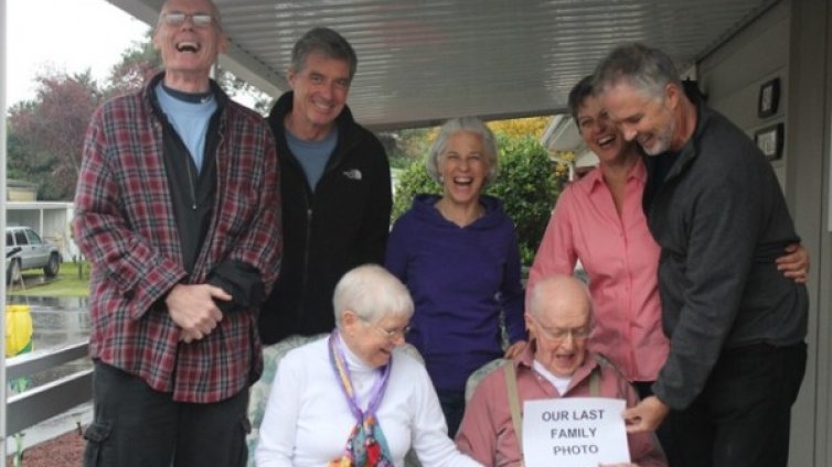 Двоен ковчег, последната семейна снимка... Черен хумор от цял свят