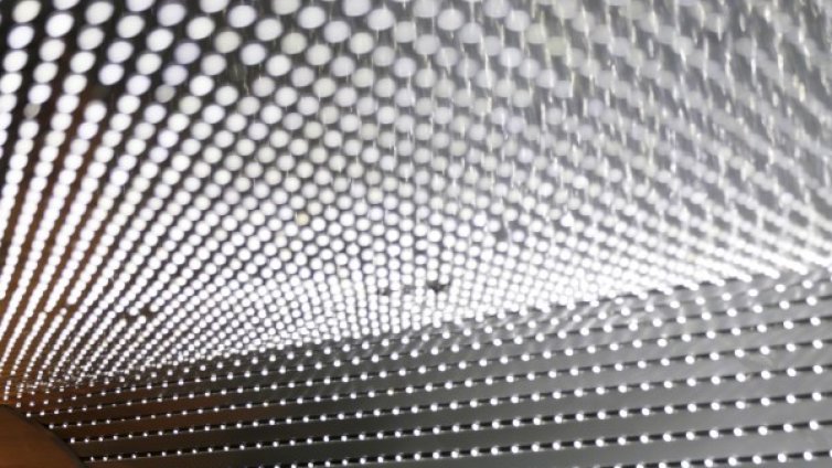 Уличното LED осветление вреди на зрението и съня