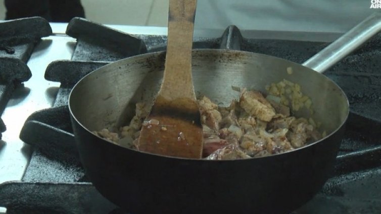 По празниците &ndash; богати трапези, много алкохол. Как да не прекалим?