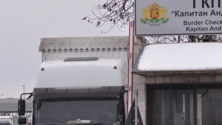 Обработват ръчно пътни и винетни такси на ГКПП-тата 