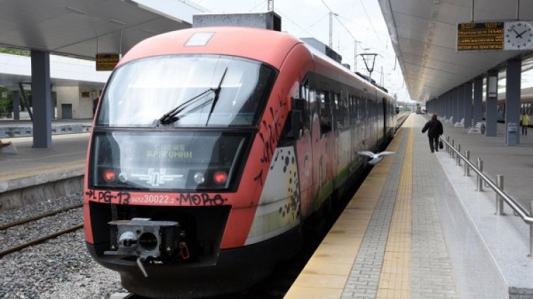 До края на мандата "Борисов" 3 &ndash;  за 3 часа с влака София - Бургас