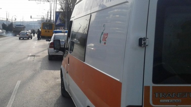 Шофьорка потроши баба. Карала на заден ход!