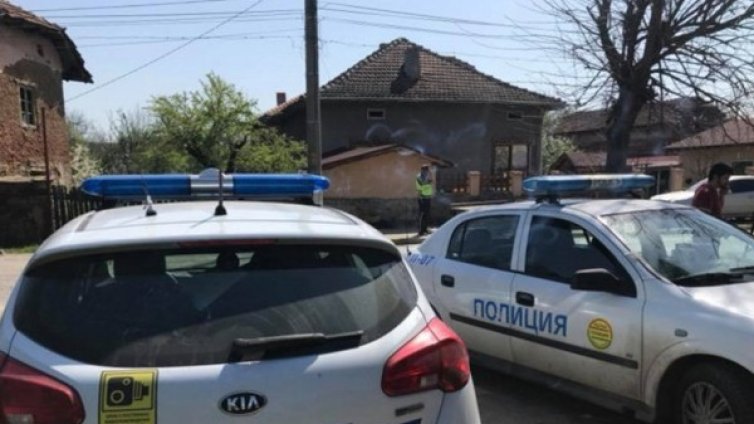 Екшънът в Ловешко: Баща и син стреляли по полицая