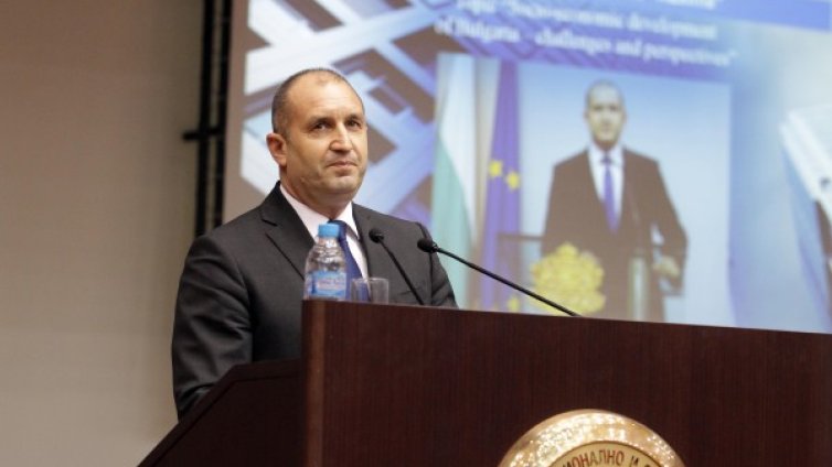 Радев на крака при Путин в края на май