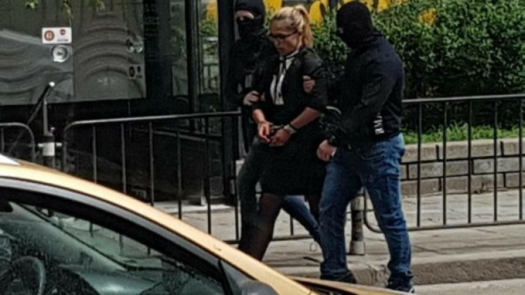 Кметицата на "Младост" Десислава Иванчева с белезници! Май за подкуп