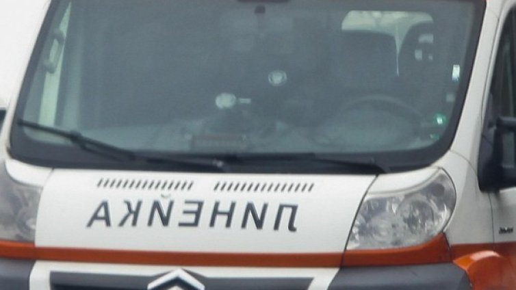 Бус бутна пешеходка във Варна, потегли без водача си