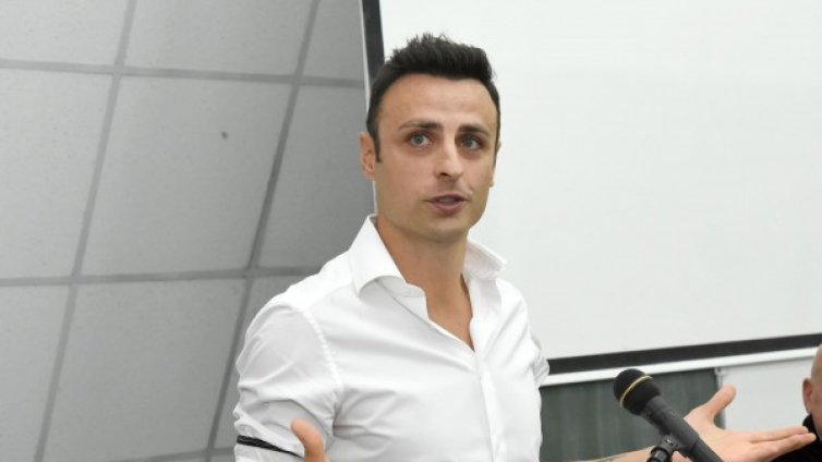 Бербатов спира с футбола, ако не си намери нов отбор