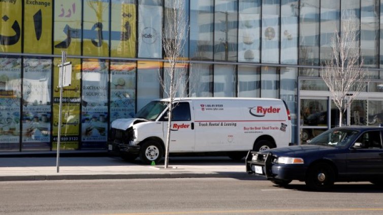 Нападателят с вана в Торонто извикал на полицаите: Убийте ме!