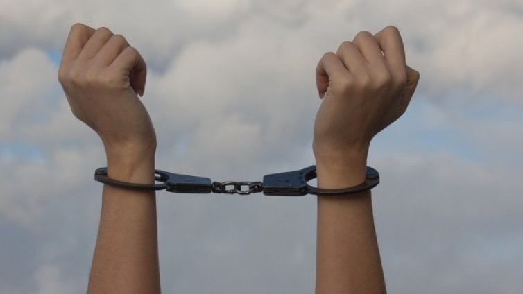 55-годишен се бори за живот. Младок му спука черепа!