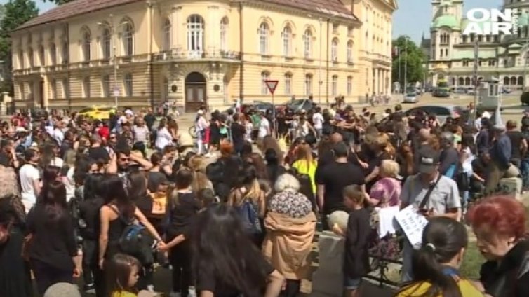 Код "черно" &ndash; родители в битка за децата на България