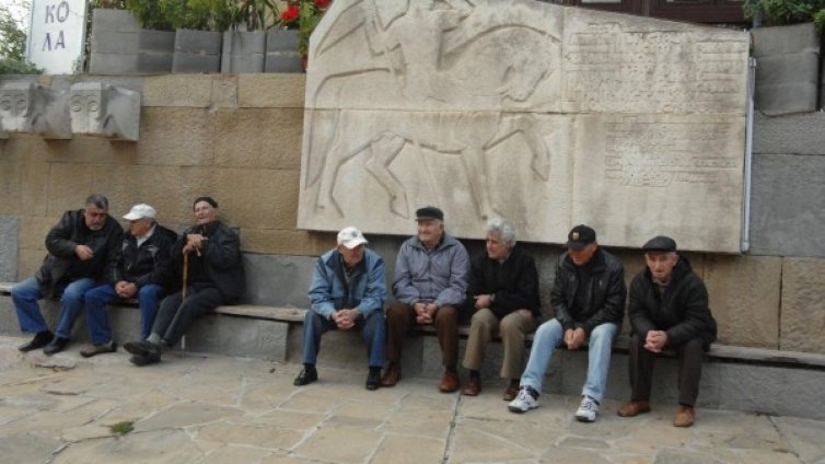 Специален закон за възрастните хора? Да, ама не