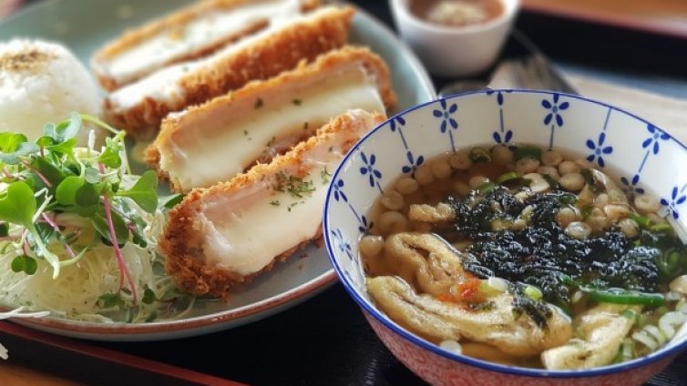 Кога да ползваме прибори и кога да хапваме с ръце?