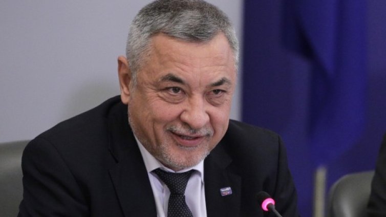 БСП ще подкрепи Симеонов срещу рекламата на хазарта