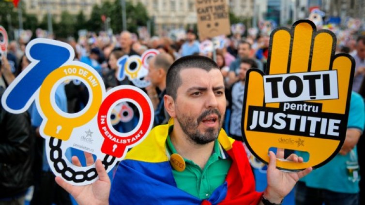 Хиляди на протест в Румъния срещу политиката на кабинета