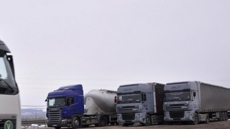 Колони: 200 камиона и автобуса посрещат евролидерите 