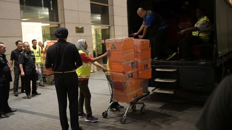 Конфискуваха 72 чувала с бижута и кеш от бившия премиер на Малайзия