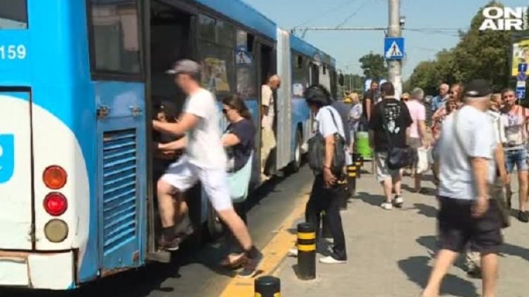 Гратисчия си купи билет за автобуса &ndash; 255 лв.! Сметката е на ЧСИ