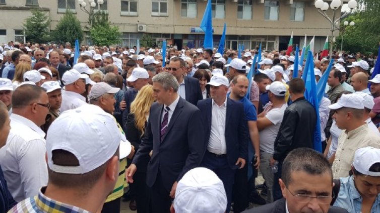 ДОСТ и ДПС отново гуша за гуша и на нож, полицията ги озапти