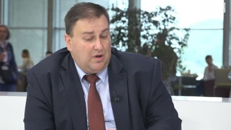 Зукърбърг пред ЕП: Какво не каза собственикът на Facebook?