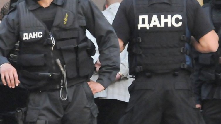 ДАНС без да пита вкарва агенти в министерства, фирми...