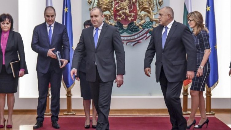 Различията ГЕРБ - БСП намаляват. Има ли завой на Изток?