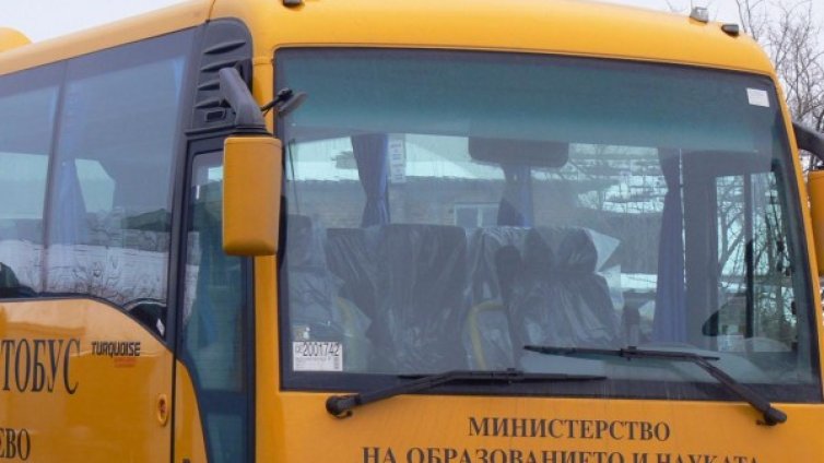 Пак катастрофа с училищен бус, дете е леко ранено