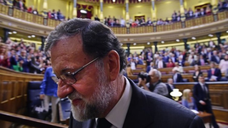 Мариано Рахой &ndash; вечният оцеляващ, който падна от власт в Испания