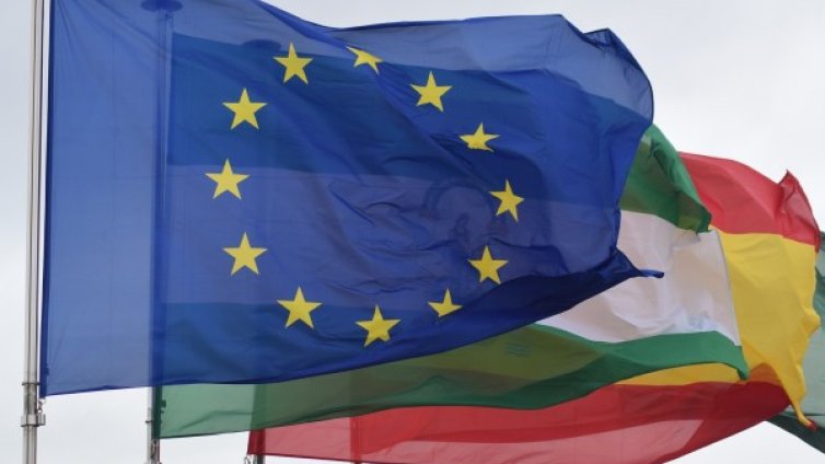 ЕК превръща Европа в демократичен съветски съюз