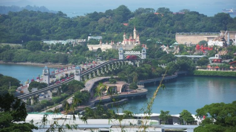 Изолиран курорт в Сингапур приема... Тръмп и Ким