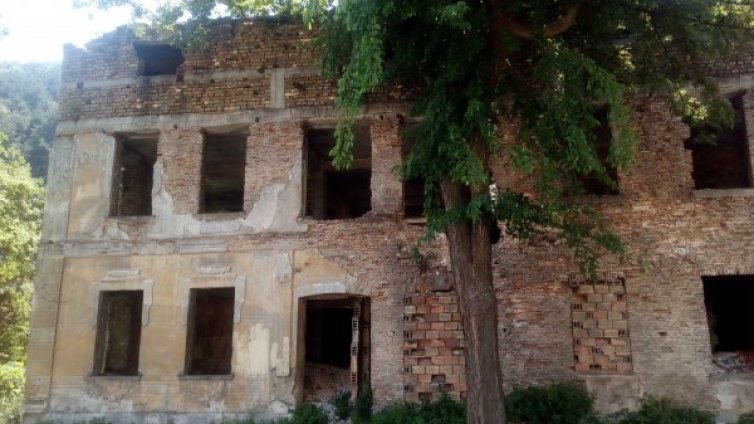 Шумен &ndash; опасна сграда и апел за европейски транспорт