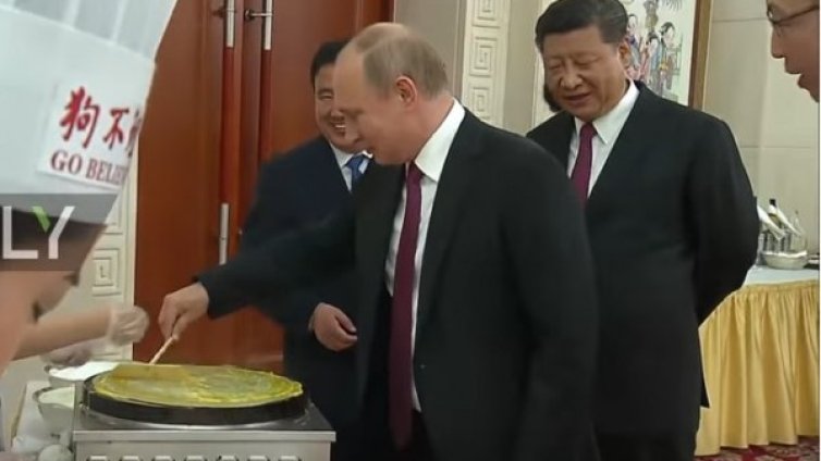  Путин приготви и опита традиционна китайска храна