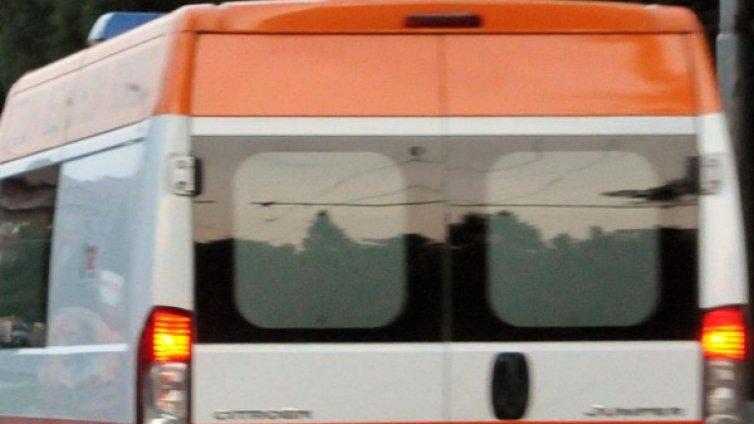 Футбол, игра, паднала врата... Дете едва се отърва с 3 шева 