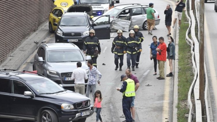 Девет нанизани коли, шестима ранени и един виновник с джип &ndash; пиян!