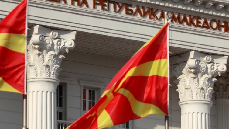 От двете страни на Преспа: Атина и Скопие подписват договор