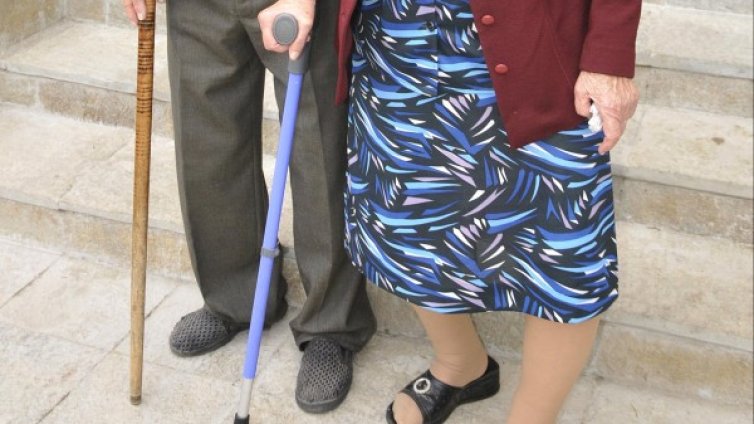 Догодина: 2000 българи с пенсия над тавана от 1040 лева