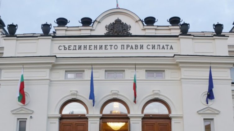 "Юнски парламент": ГЕРБ пред БСП с 3,3%, в НС влизат 4 партии