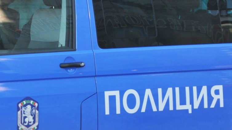 Тийнейджър без книжка блъсна и запали колата на баща си