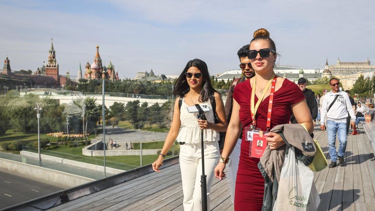 Българските туроператори масово анулират пътувания до Русия