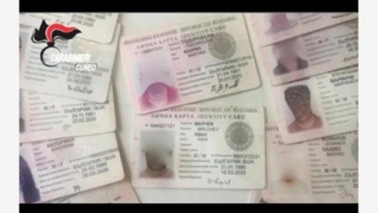 Македонци с фалшиви български паспорти на работа в Италия