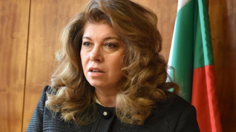 Йотова: Социалните мрежи &ndash; удобни за език на омразата