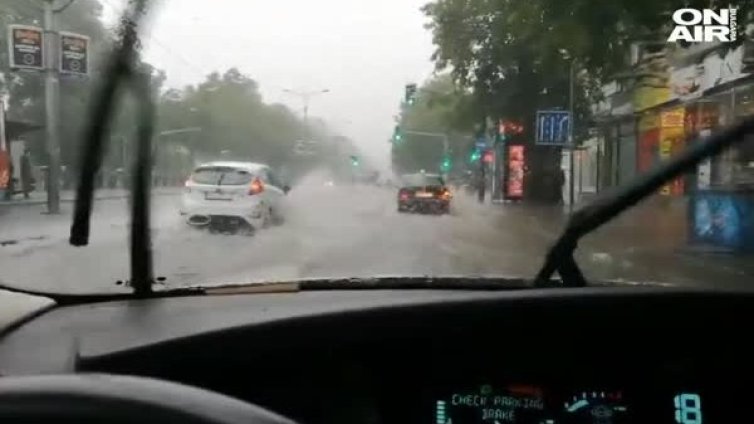 Хиляди пострадаха в Европа под набезите на времето