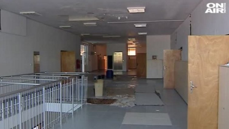 Опасна сграда на начално училище във Варна 