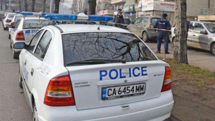 Напрежение и в Ботевград: Камъни по полицаи, издирват се 6 души
