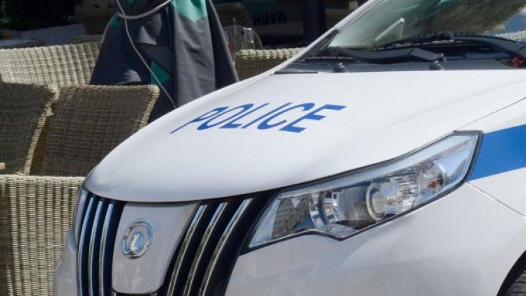 Полицейска кола блъсна момиче в Дряново