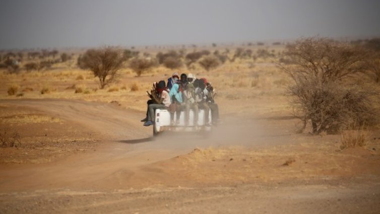 "Върви или умри": Мигранти прогонени в бързия убиец &ndash; Сахара